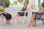 Adis a tomar el fresco en Espaa: la polica recuerda que sacar las sillas a la calle puede ser ilegal