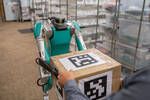 Amazon entrena robots humanoides para que entreguen tus paquetes: la era de la mensajera humana ha terminado