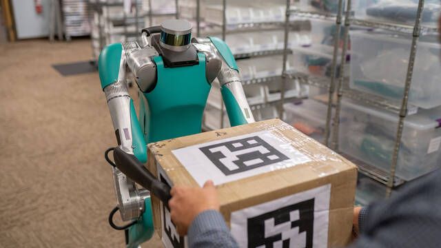 Amazon entrena robots humanoides para que entreguen tus paquetes: la era de la mensajera humana ha terminado